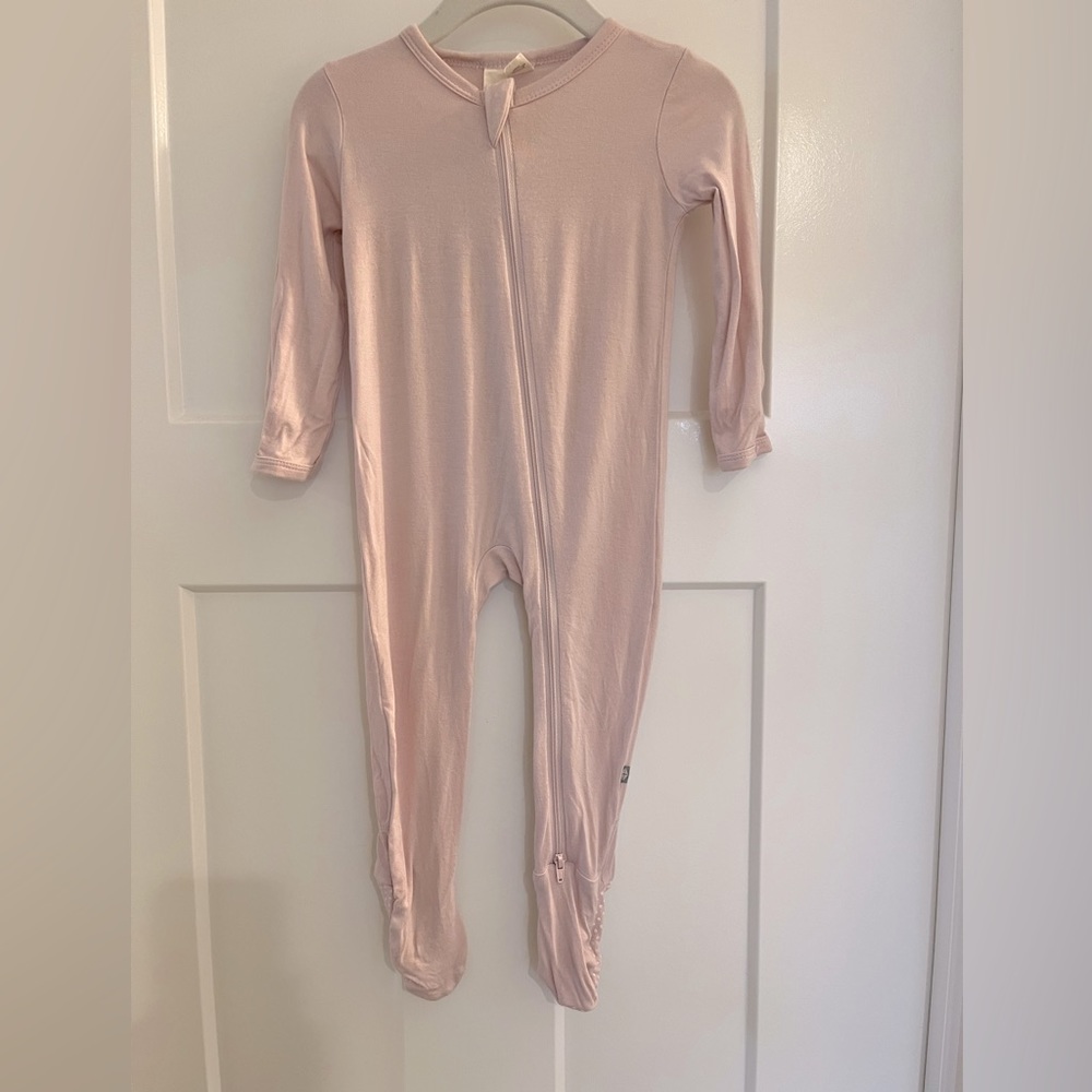 KYTE BABY Zippered Footie in Pale Pink 6-12 months